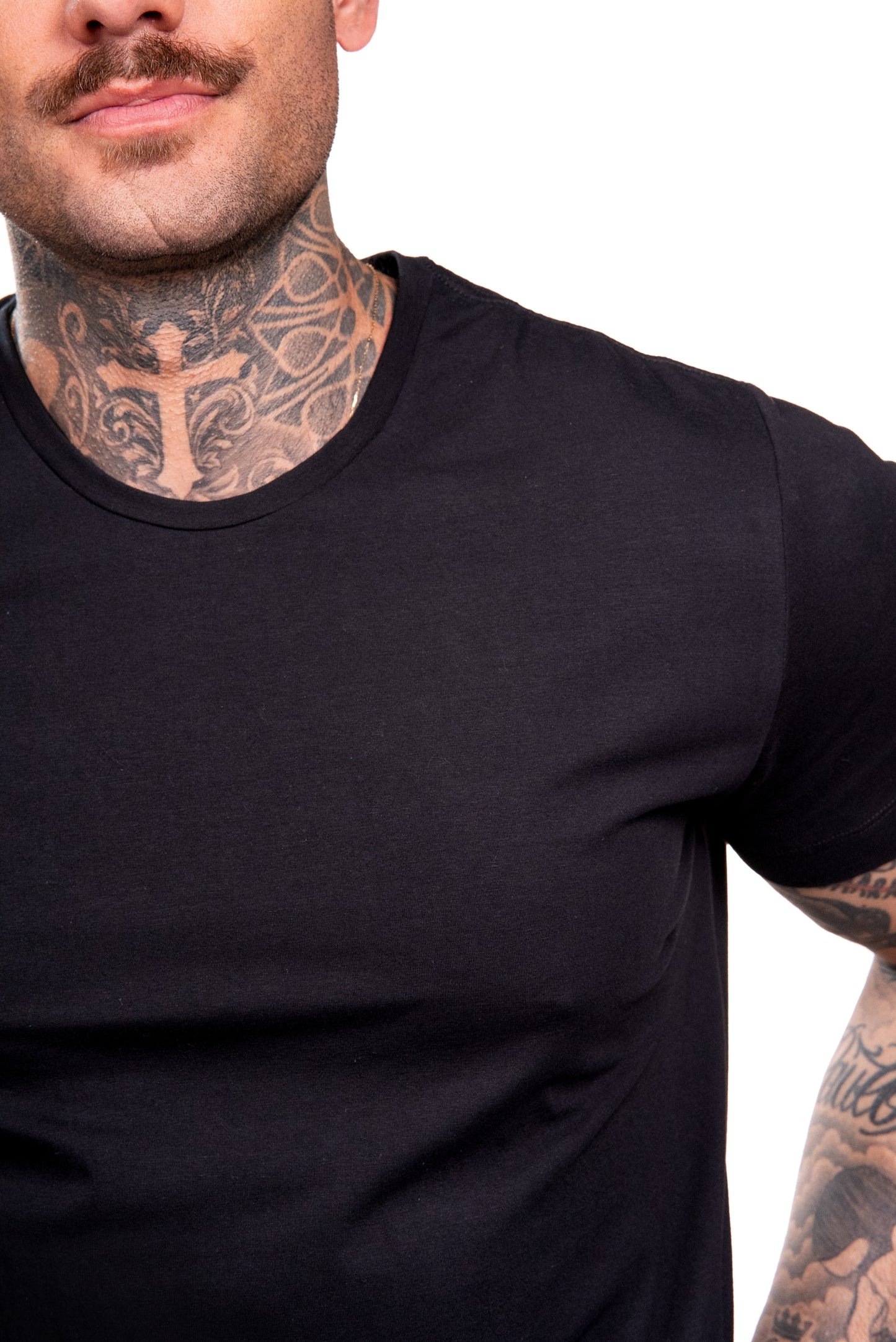 Camiseta Preta Double - Gola Redonda