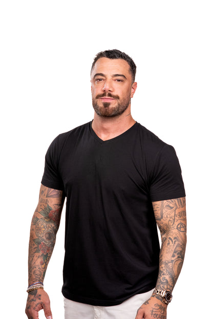 Camiseta Preta Double - Gola V