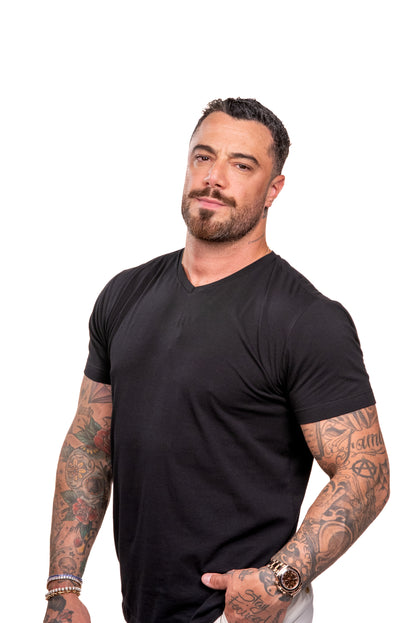 Camiseta Preta Double - Gola V