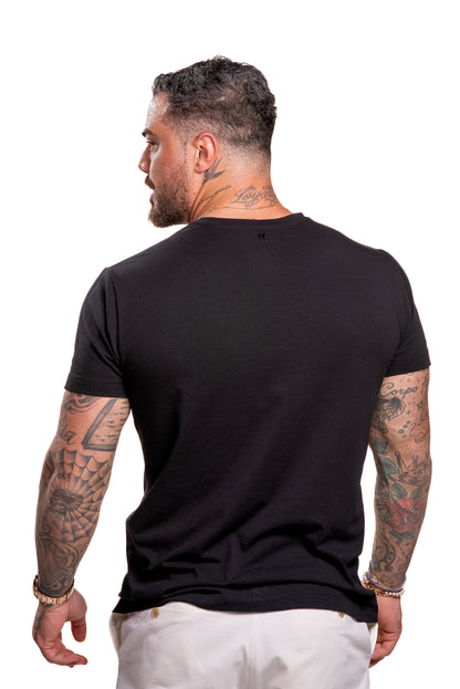 Camiseta Preta Double - Gola V